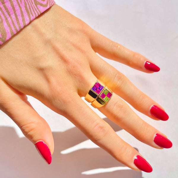 picture of pirate's kiss ring on hand